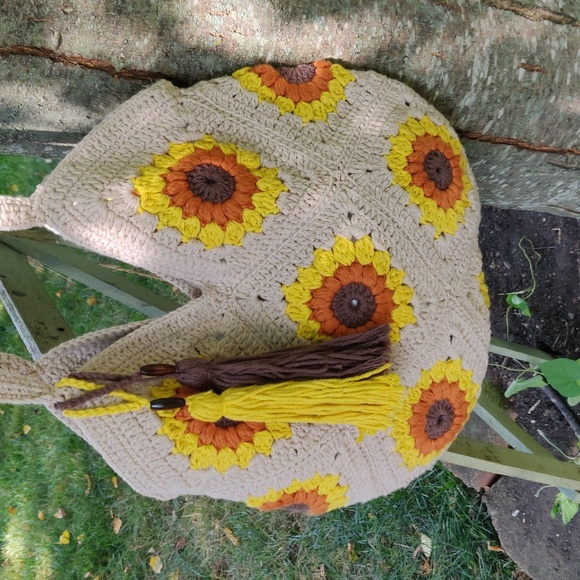 Handmade Crochet sunflower design Shoulder Bag - Picture 16 of 17